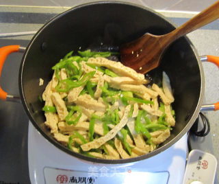 青椒脆豆腐的做法步骤：4