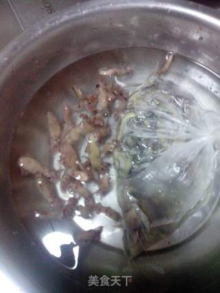 家乡菜--超鲜小乌鱼+海蛎子肉炖白菜粉条的做法步骤：1