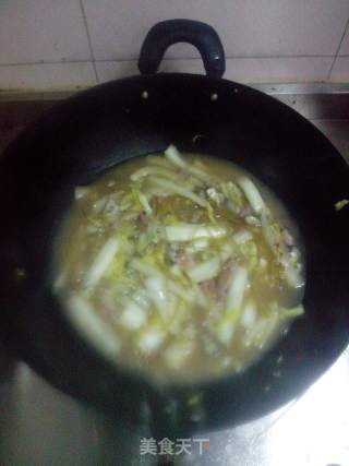 家乡菜--超鲜小乌鱼+海蛎子肉炖白菜粉条的做法步骤：6