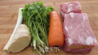锅包肉的做法步骤：1
