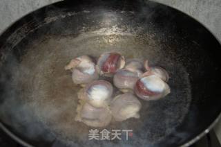 青椒炒鸭胗的做法步骤：2