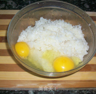 鸡蛋躲进饭里——别样的蛋炒饭的做法步骤：4