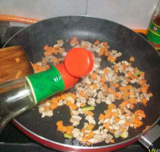 鸡蛋躲进饭里——别样的蛋炒饭的做法步骤：8