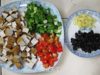 豆豉香干丁的做法步骤：2