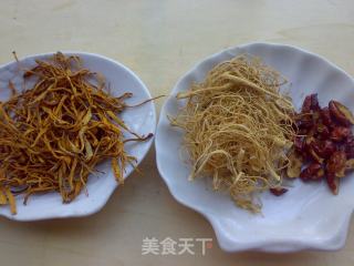 参须虫草乌鸡汤的做法步骤：2