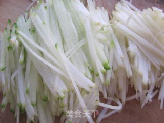 清炒萝卜丝的做法步骤：2