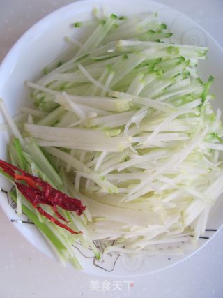 清炒萝卜丝的做法步骤：3