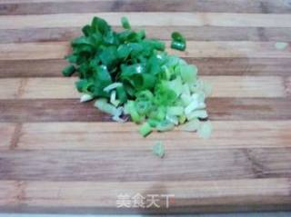黄瓜葱花鸡蛋饼的做法步骤：3