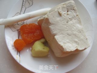 金沙豆腐的做法步骤：1
