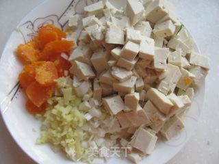 金沙豆腐的做法步骤：2