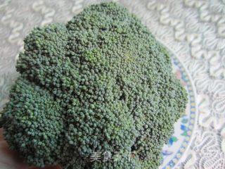 蚝油西兰花的做法步骤：1