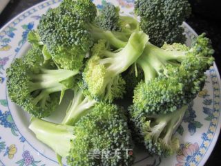 蚝油西兰花的做法步骤：2