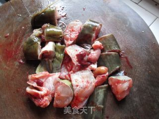 鲶鱼烧豆腐的做法步骤：1