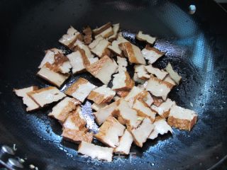 调出后厨幸福味---豆豉蚝油豆腐干的做法步骤：5