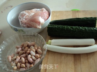 宫保鸡丁的做法步骤：1