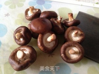 香菇耗油滑鸡的做法步骤：2