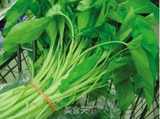 清炒空心菜的做法步骤：1