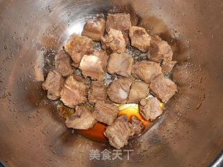 糖醋排骨的做法步骤：1