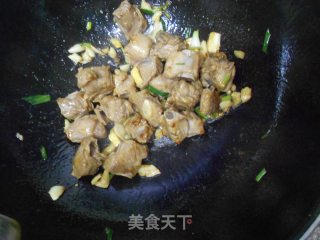 糖醋排骨的做法步骤：3