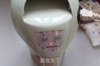 豆浆变身香浓滑嫩的【蓝莓豆腐】的做法步骤：2