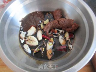 酱炖鲶鱼的做法步骤：5
