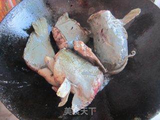 酱炖鲶鱼的做法步骤：6
