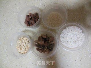 五谷菱角羹的做法步骤：1