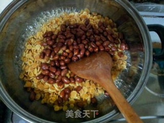 花生玉米片糖的做法步骤：10