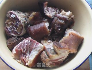 花生腊猪腿汤的做法步骤：1