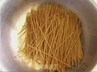 清汤芝麻酱苦荞面的做法步骤：2