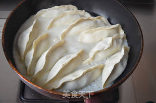 香酥味美的韭菜肉馅锅贴的做法步骤：9