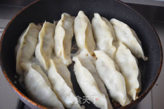 香酥味美的韭菜肉馅锅贴的做法步骤：11
