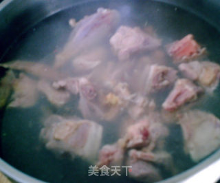 土豆鹅肉汤的做法步骤：2