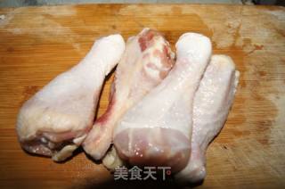 香菇笋丝扣鸡腿的做法步骤：1