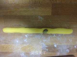 金灿灿的南瓜葡萄干餐包的做法步骤：10