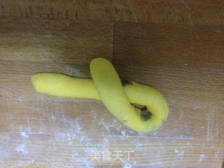 金灿灿的南瓜葡萄干餐包的做法步骤：11
