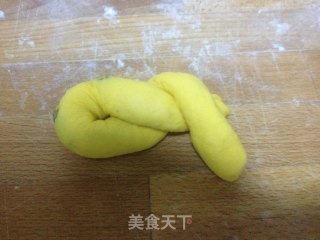 金灿灿的南瓜葡萄干餐包的做法步骤：12
