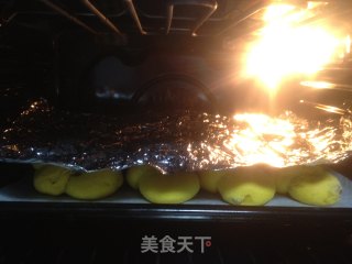 金灿灿的南瓜葡萄干餐包的做法步骤：16