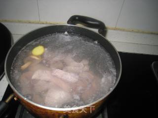膨鱼腮青天葵瘦肉汤的做法步骤：4