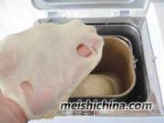 【豆沙面包】--- 一直爱吃的面包的做法步骤：4