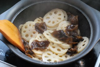【莲藕木耳炒肉片】的做法步骤：15