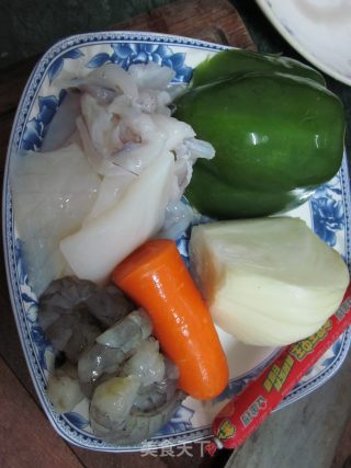 日式海鲜乌冬面的做法步骤：1