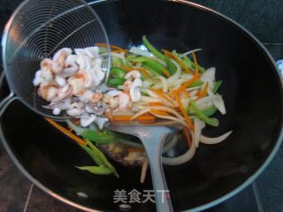日式海鲜乌冬面的做法步骤：9