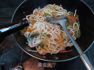 日式海鲜乌冬面的做法步骤：11