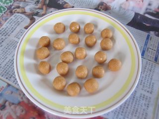 花生馅滴《紫薯芝麻球】的做法步骤：5