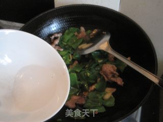 猪耳豆角炒肉片的做法步骤：9