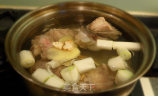 山药大骨汤的做法步骤：4