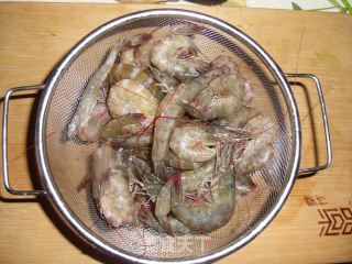《后厨》时慧宝的招牌菜—西红柿炒虾仁的做法步骤：1