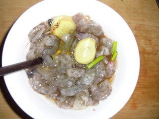 《后厨》时慧宝的招牌菜—西红柿炒虾仁的做法步骤：3