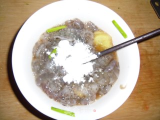 《后厨》时慧宝的招牌菜—西红柿炒虾仁的做法步骤：4